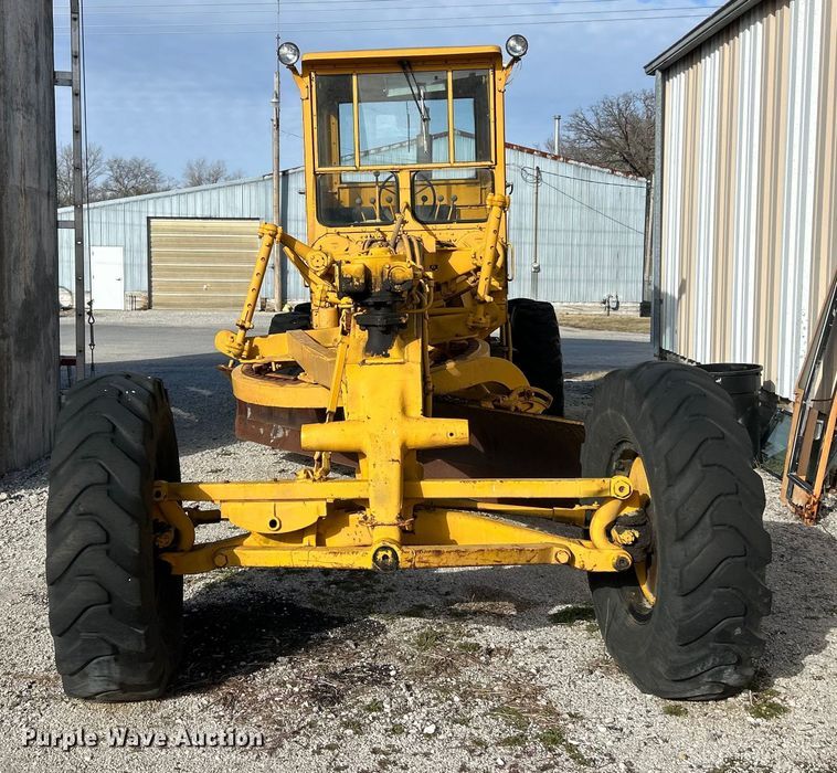 image for item ET6907 1962 Caterpillar 112 rigid frame motor grader