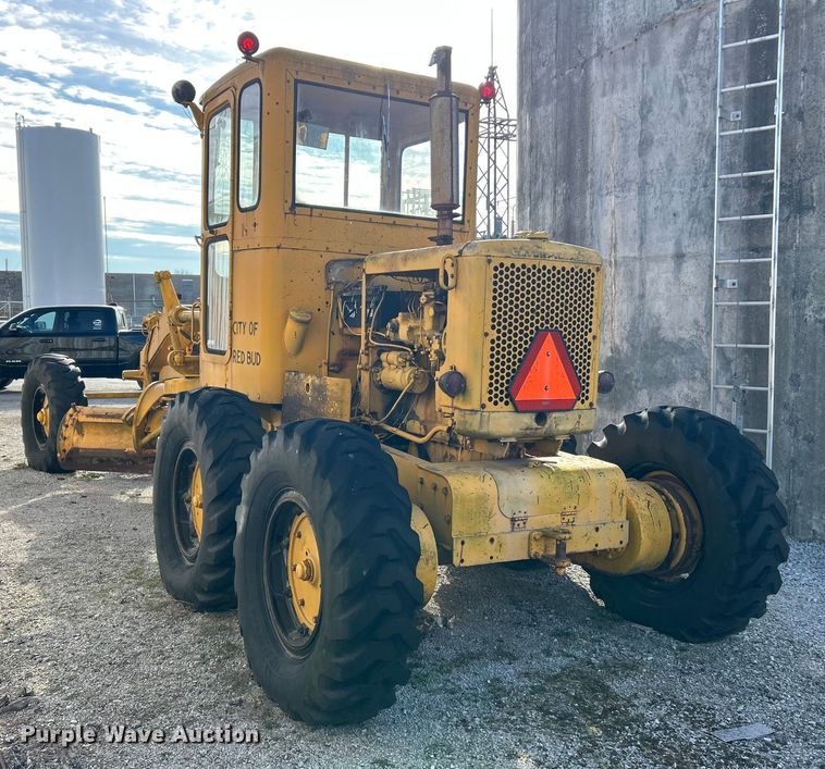 image for item ET6907 1962 Caterpillar 112 rigid frame motor grader