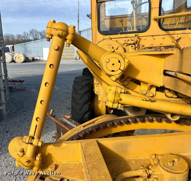 image for item ET6907 1962 Caterpillar 112 rigid frame motor grader