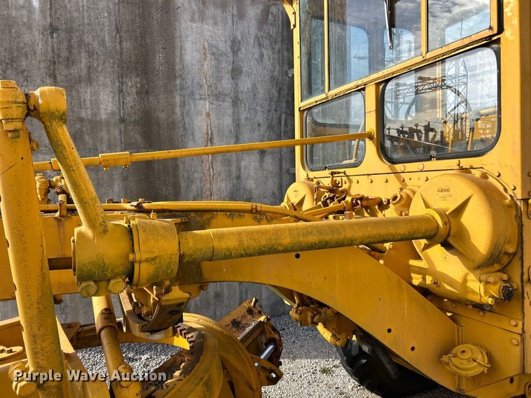 image for item ET6907 1962 Caterpillar 112 rigid frame motor grader