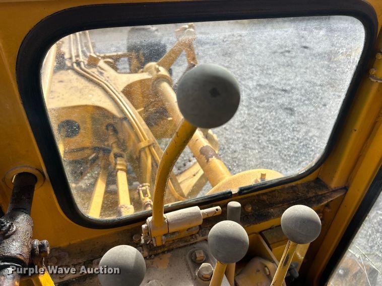 image for item ET6907 1962 Caterpillar 112 rigid frame motor grader