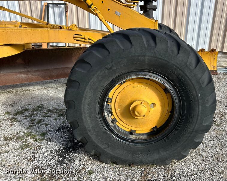 image for item ET6907 1962 Caterpillar 112 rigid frame motor grader