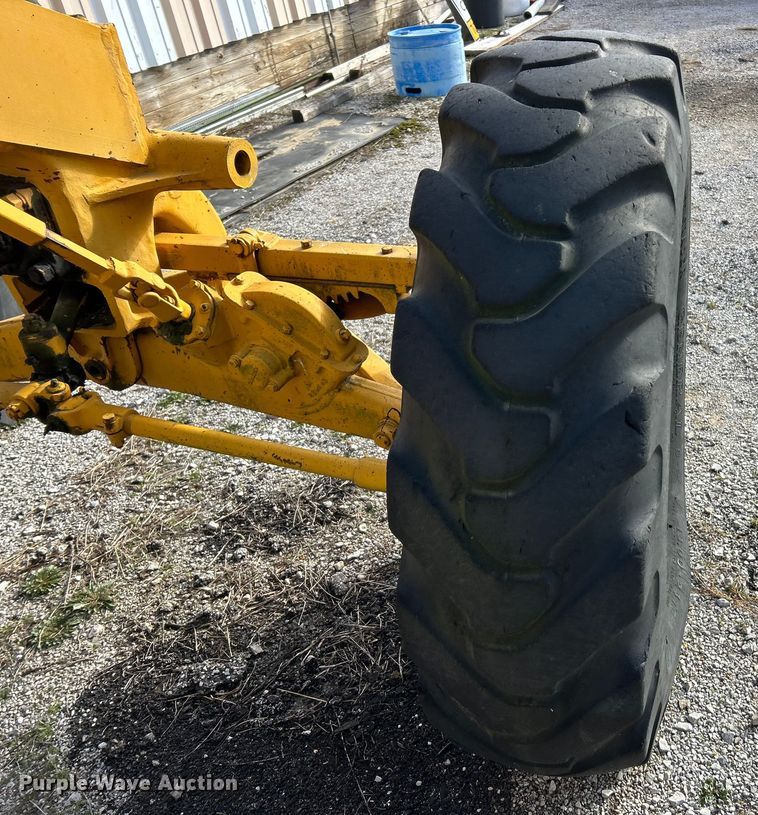 image for item ET6907 1962 Caterpillar 112 rigid frame motor grader