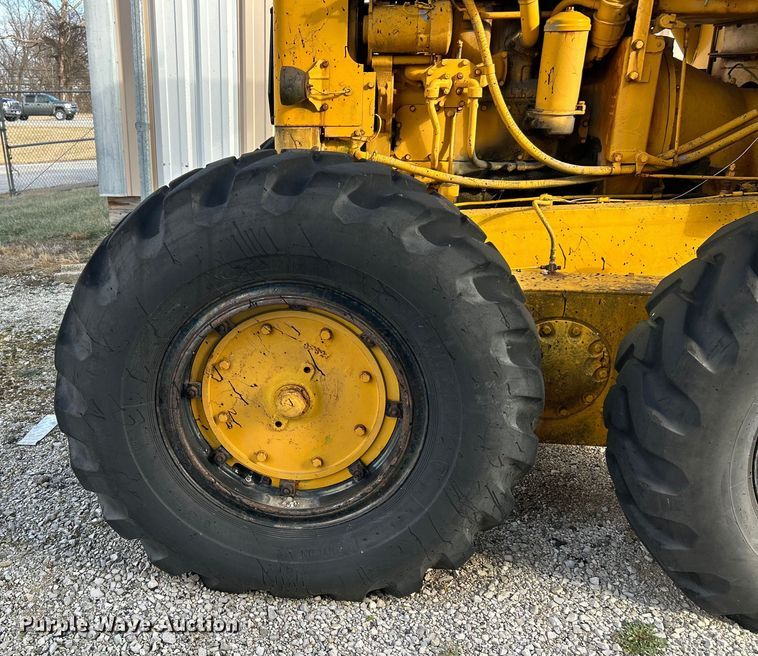 image for item ET6907 1962 Caterpillar 112 rigid frame motor grader