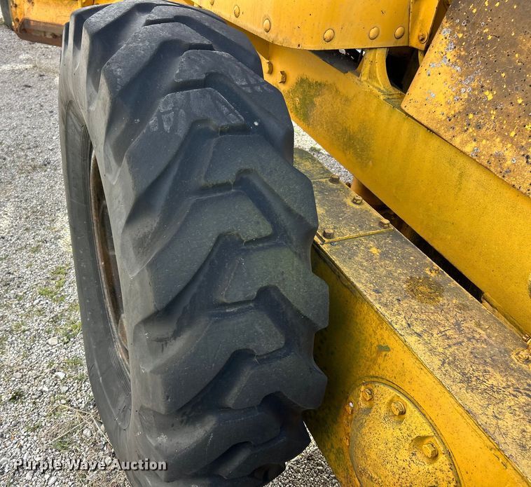 image for item ET6907 1962 Caterpillar 112 rigid frame motor grader