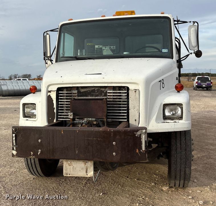 image for item ET7487 1999 Freightliner FL70 oil distributor truck