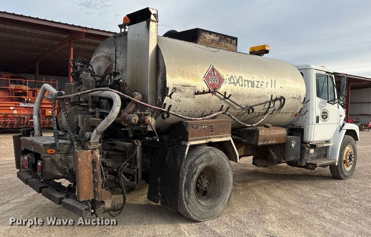 image for item ET7487 1999 Freightliner FL70 oil distributor truck