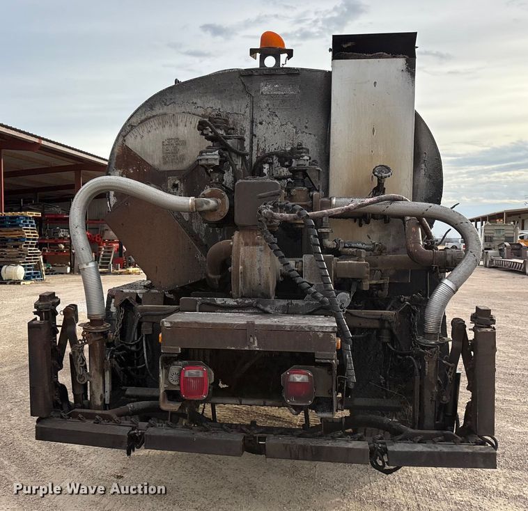 image for item ET7487 1999 Freightliner FL70 oil distributor truck