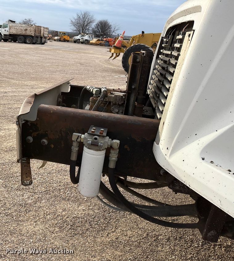 image for item ET7487 1999 Freightliner FL70 oil distributor truck