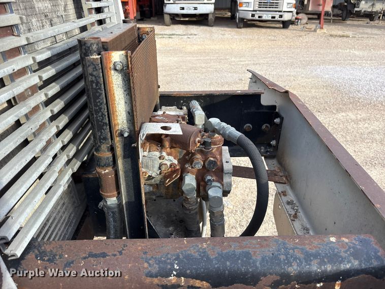 image for item ET7487 1999 Freightliner FL70 oil distributor truck