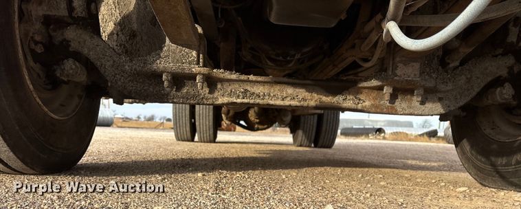 image for item ET7487 1999 Freightliner FL70 oil distributor truck