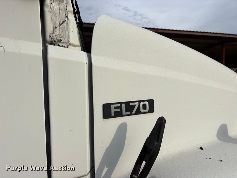 image for item ET7487 1999 Freightliner FL70 oil distributor truck