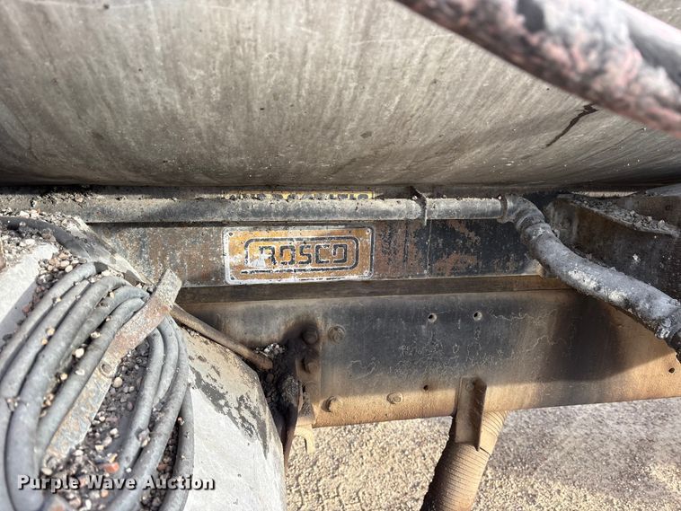 image for item ET7487 1999 Freightliner FL70 oil distributor truck