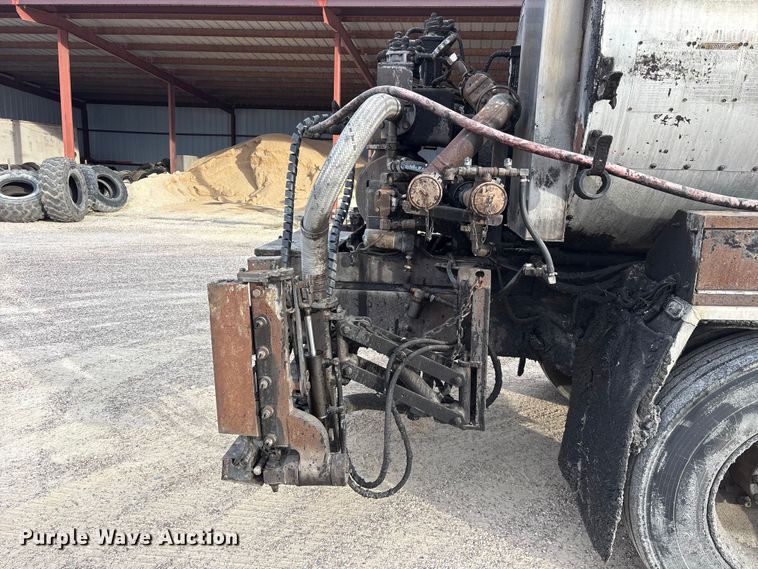 image for item ET7487 1999 Freightliner FL70 oil distributor truck