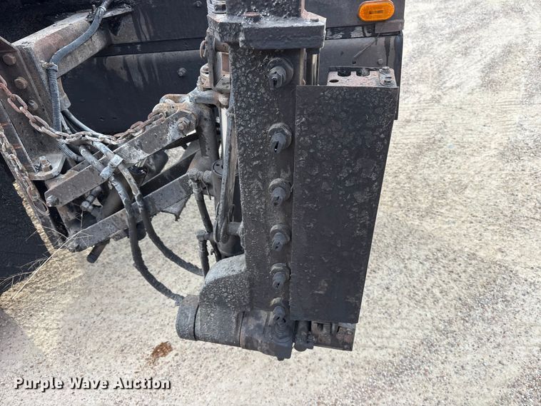 image for item ET7487 1999 Freightliner FL70 oil distributor truck