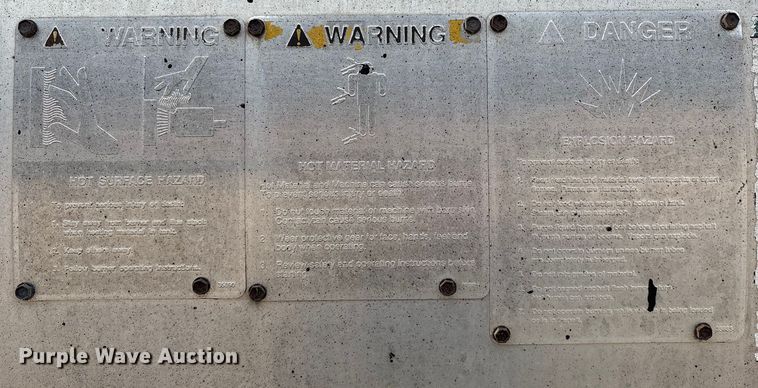 image for item ET7487 1999 Freightliner FL70 oil distributor truck