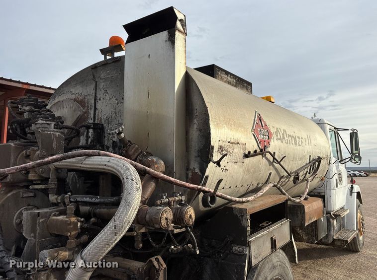 image for item ET7487 1999 Freightliner FL70 oil distributor truck