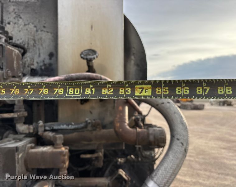 image for item ET7487 1999 Freightliner FL70 oil distributor truck