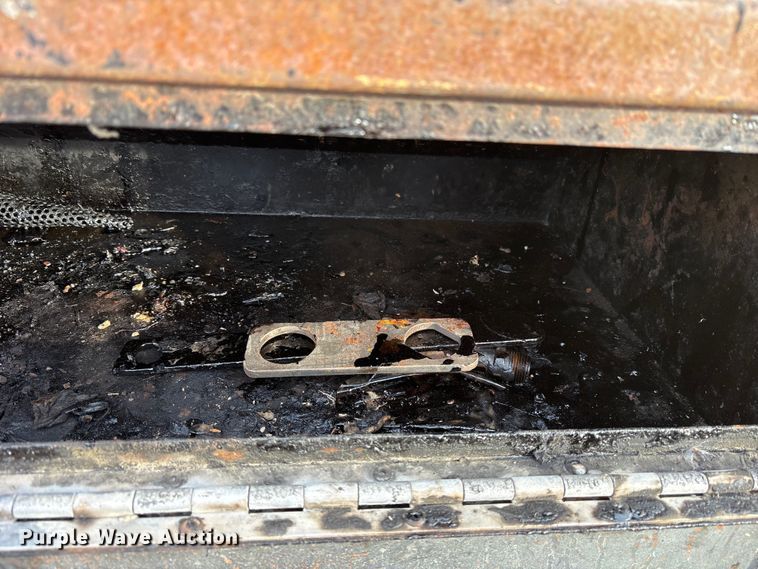 image for item ET7487 1999 Freightliner FL70 oil distributor truck