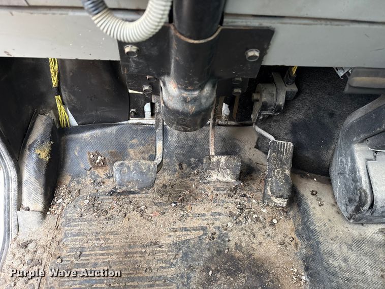 image for item ET7487 1999 Freightliner FL70 oil distributor truck