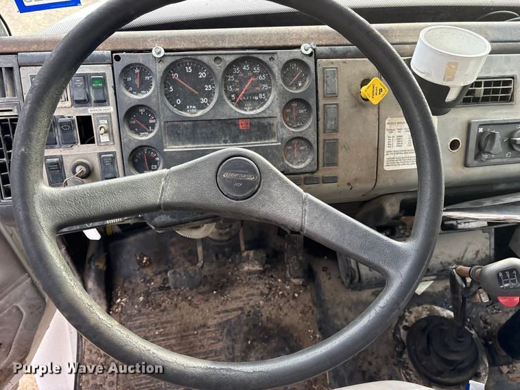 image for item ET7487 1999 Freightliner FL70 oil distributor truck