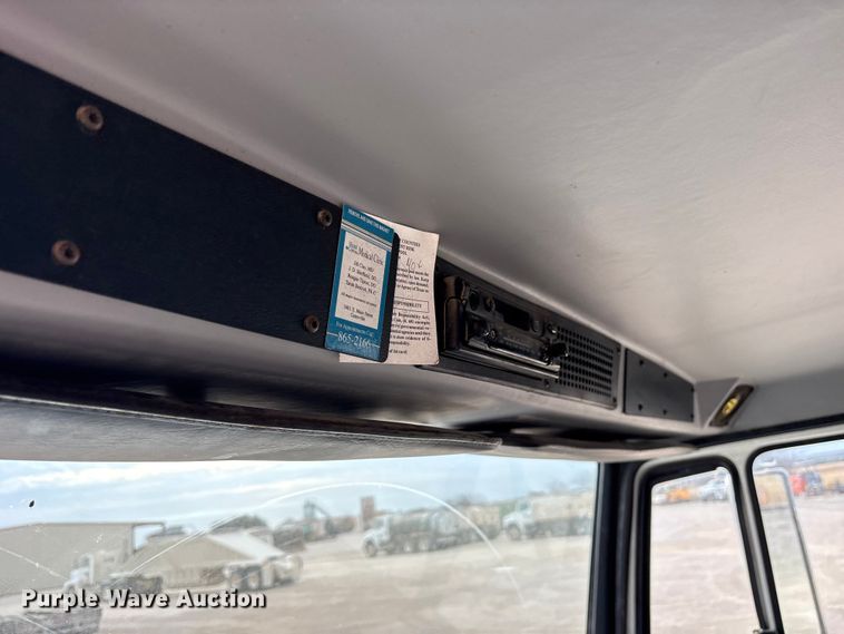 image for item ET7487 1999 Freightliner FL70 oil distributor truck