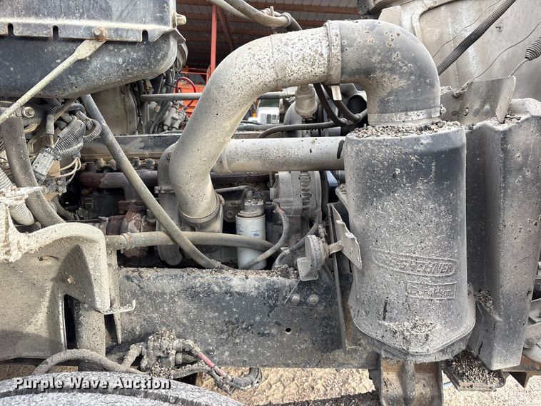 image for item ET7487 1999 Freightliner FL70 oil distributor truck