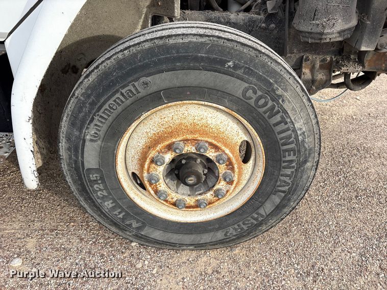 image for item ET7487 1999 Freightliner FL70 oil distributor truck