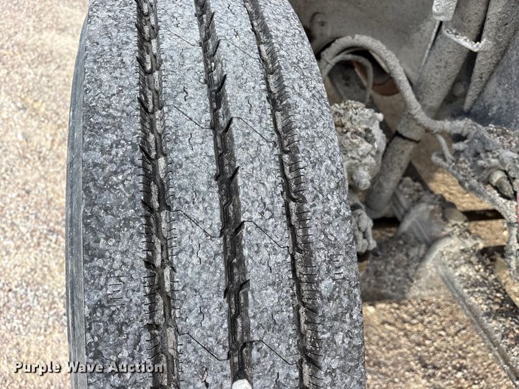 image for item ET7487 1999 Freightliner FL70 oil distributor truck