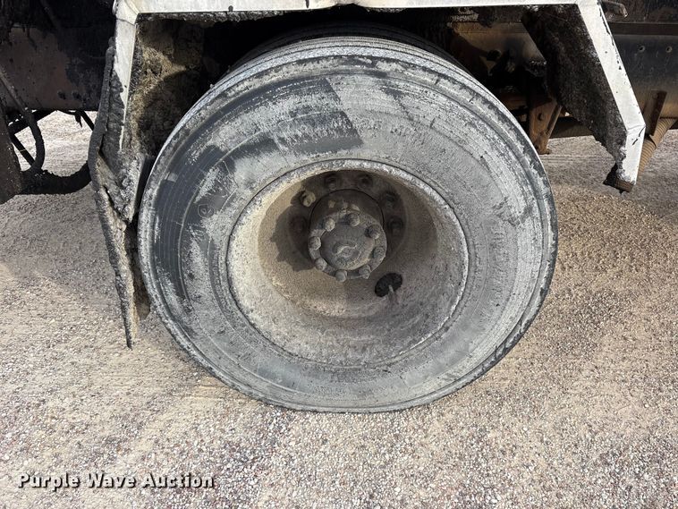 image for item ET7487 1999 Freightliner FL70 oil distributor truck