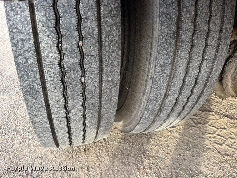 image for item ET7487 1999 Freightliner FL70 oil distributor truck