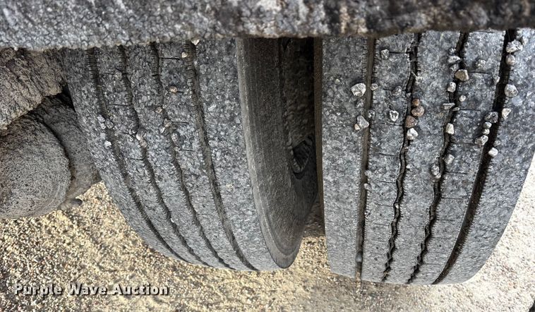 image for item ET7487 1999 Freightliner FL70 oil distributor truck