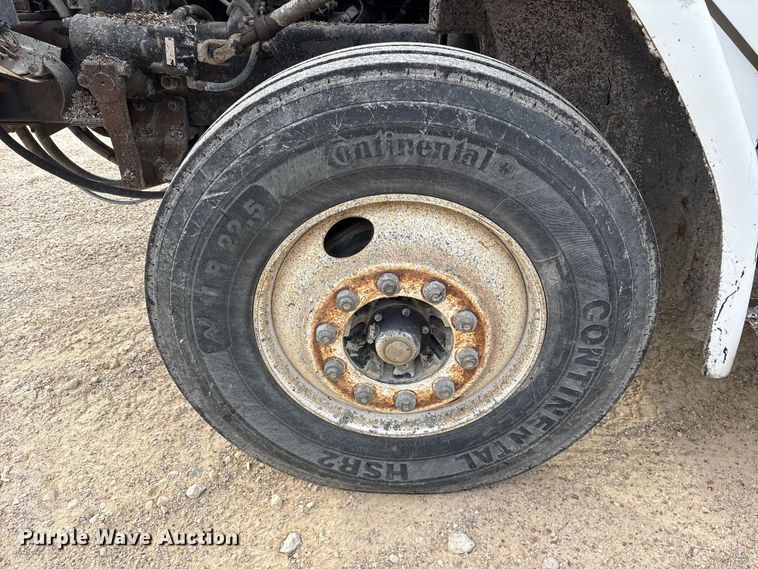 image for item ET7487 1999 Freightliner FL70 oil distributor truck