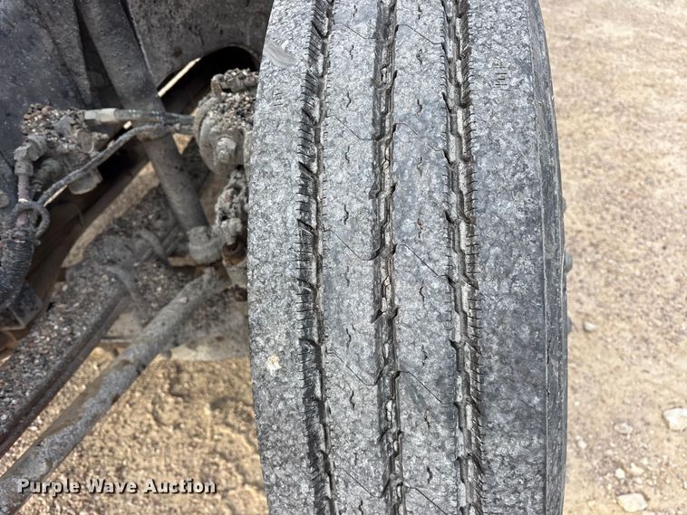 image for item ET7487 1999 Freightliner FL70 oil distributor truck