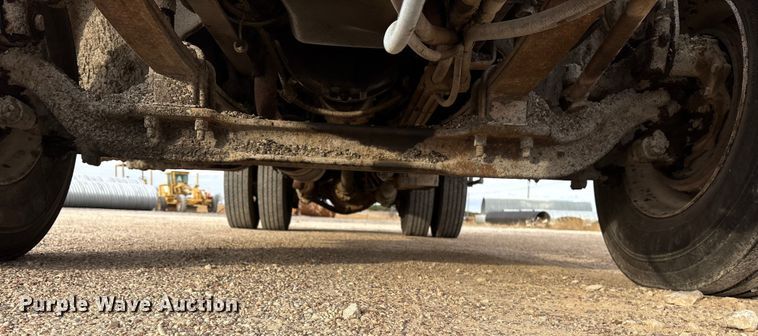 image for item ET7487 1999 Freightliner FL70 oil distributor truck