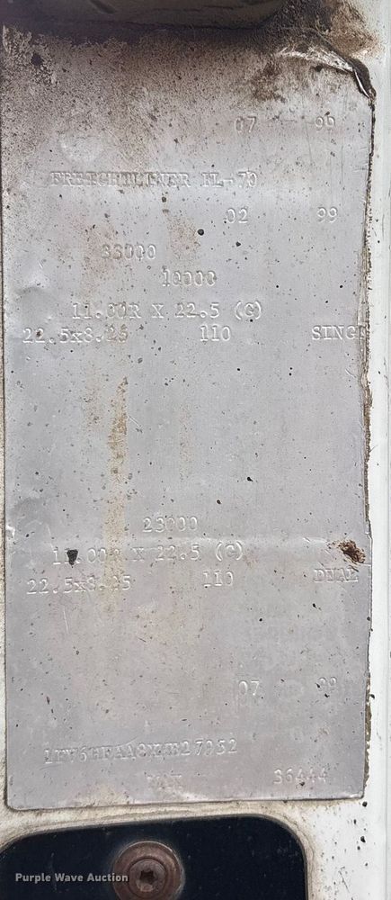 image for item ET7487 1999 Freightliner FL70 oil distributor truck