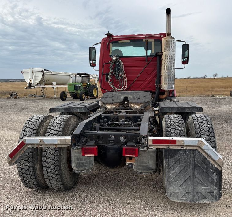 image for item ET7488 2014 International ProStar Plus 122  semi truck