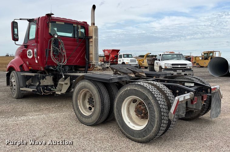 image for item ET7488 2014 International ProStar Plus 122  semi truck