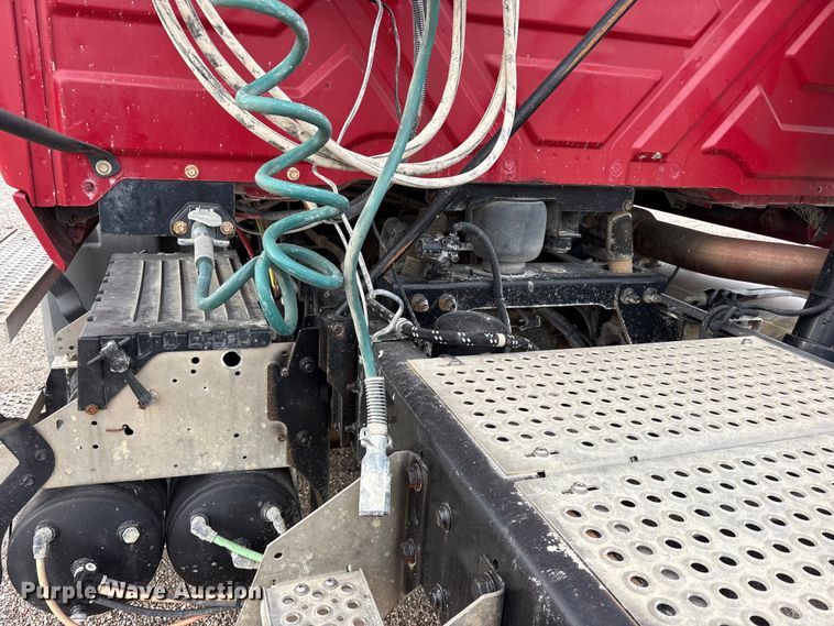 image for item ET7488 2014 International ProStar Plus 122  semi truck