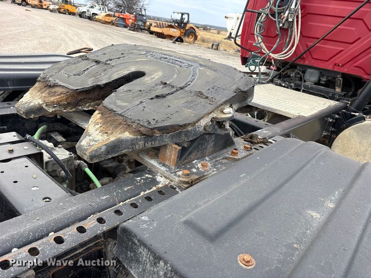 image for item ET7488 2014 International ProStar Plus 122  semi truck