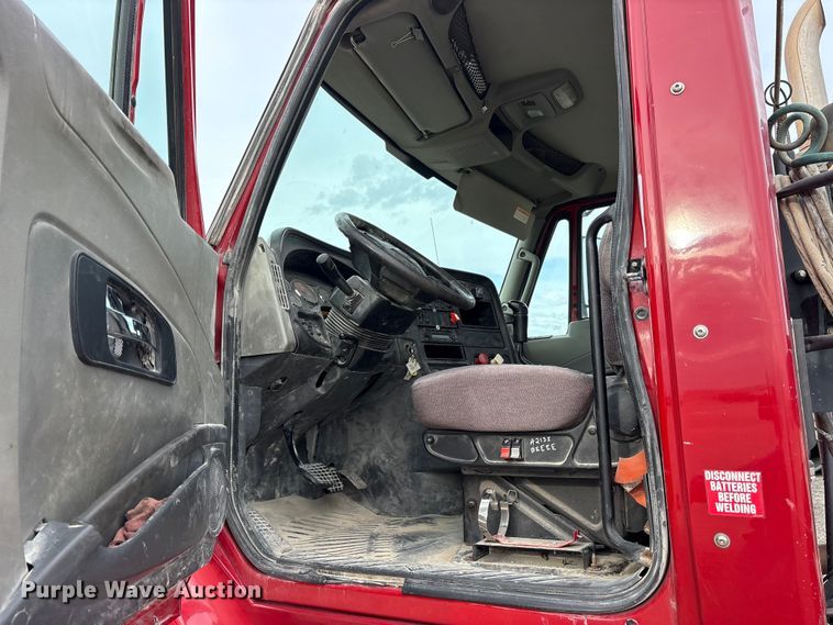 image for item ET7488 2014 International ProStar Plus 122  semi truck