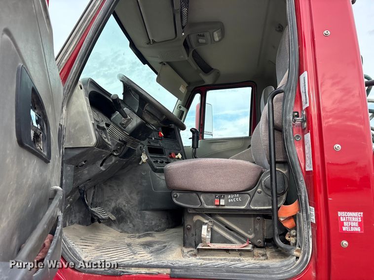 image for item ET7488 2014 International ProStar Plus 122  semi truck