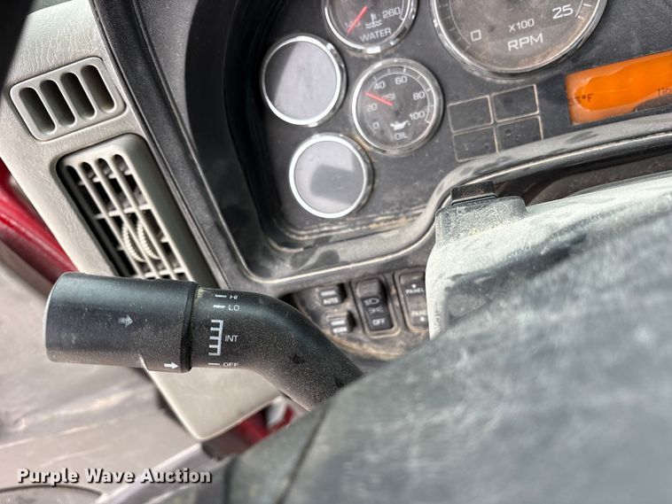 image for item ET7488 2014 International ProStar Plus 122  semi truck