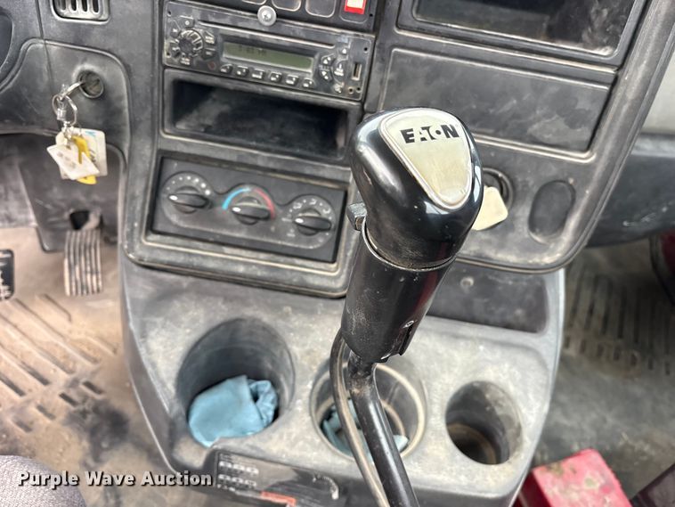 image for item ET7488 2014 International ProStar Plus 122  semi truck