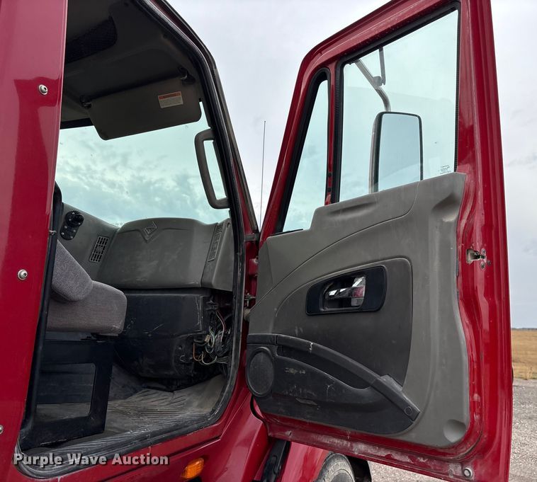 image for item ET7488 2014 International ProStar Plus 122  semi truck