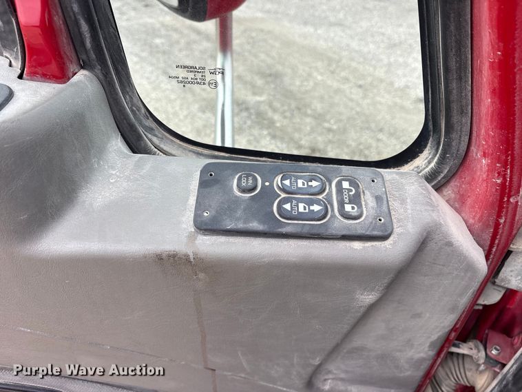 image for item ET7488 2014 International ProStar Plus 122  semi truck