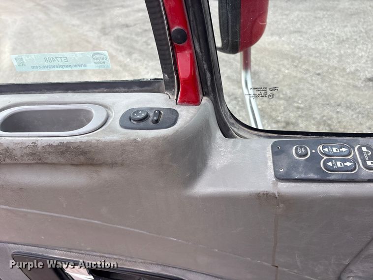 image for item ET7488 2014 International ProStar Plus 122  semi truck