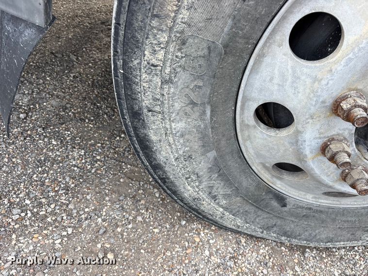 image for item ET7488 2014 International ProStar Plus 122  semi truck