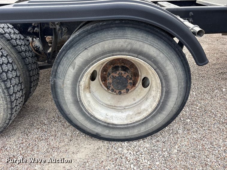 image for item ET7488 2014 International ProStar Plus 122  semi truck