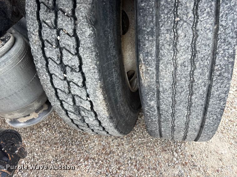 image for item ET7488 2014 International ProStar Plus 122  semi truck